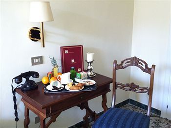 Room Service - Dining